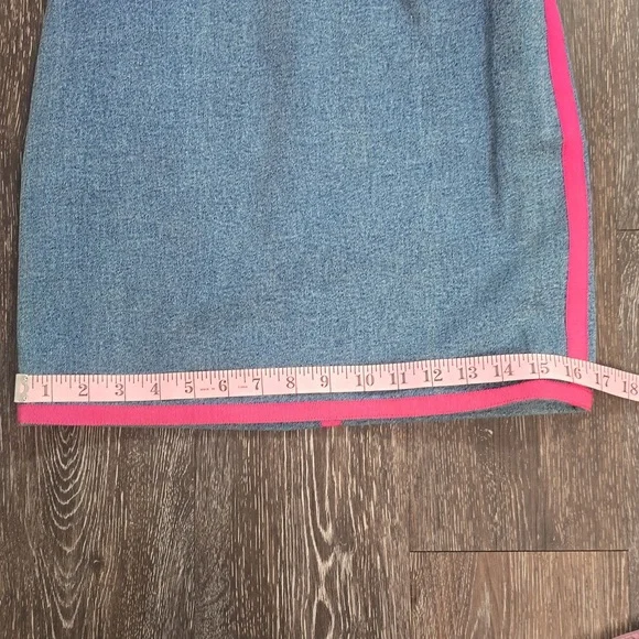Chanel Boutique Denim Mini Skirt Size 38 Excellents Conditions.